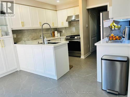 2 Sable Crescent, Whitby, ON - Indoor Photo Showing Kitchen