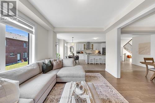 3136 Willowridge Path, Pickering, ON - Indoor Photo Showing Living Room