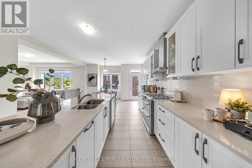 3136 Willowridge Path, Pickering, ON - Indoor Photo Showing Kitchen With Double Sink With Upgraded Kitchen
