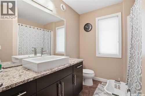 215 Beechwood Crescent, Saskatoon, SK - Indoor Photo Showing Bathroom