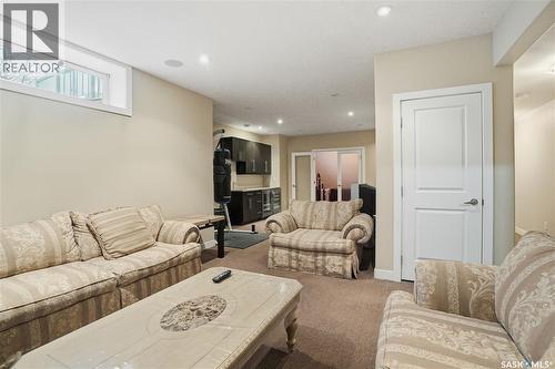 215 Beechwood Crescent, Saskatoon, SK - Indoor Photo Showing Living Room