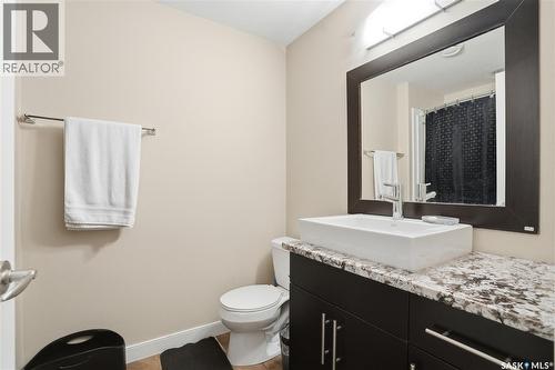 215 Beechwood Crescent, Saskatoon, SK - Indoor Photo Showing Bathroom