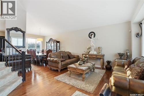 215 Beechwood Crescent, Saskatoon, SK - Indoor Photo Showing Living Room