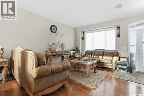215 Beechwood Crescent, Saskatoon, SK - Indoor Photo Showing Living Room