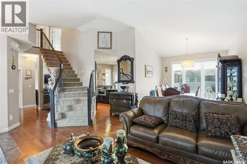 215 Beechwood Crescent, Saskatoon, SK - Indoor Photo Showing Living Room