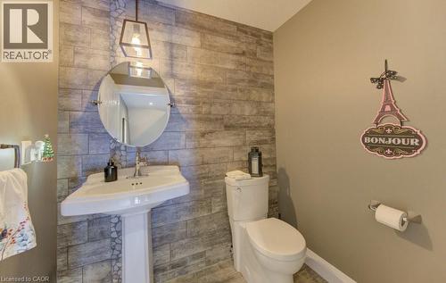 31 Eliza Avenue, Kitchener, ON - Indoor Photo Showing Bathroom