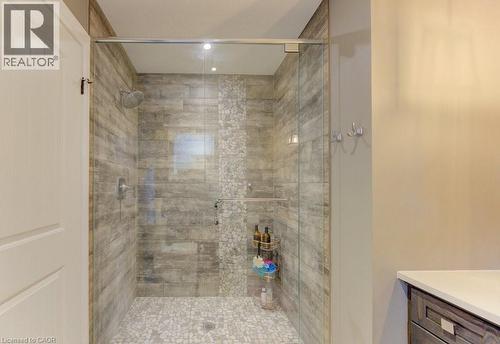 31 Eliza Avenue, Kitchener, ON - Indoor Photo Showing Bathroom