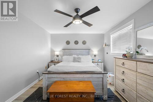 18 - 166 Southdale Road W, London South (South O), ON - Indoor Photo Showing Bedroom