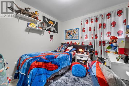 18 - 166 Southdale Road W, London South (South O), ON - Indoor Photo Showing Bedroom