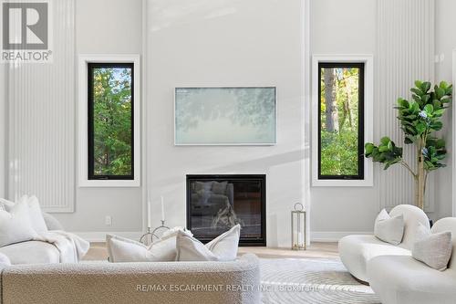 1380 Birchwood Heights Drive, Mississauga, ON - Indoor Photo Showing Living Room With Fireplace