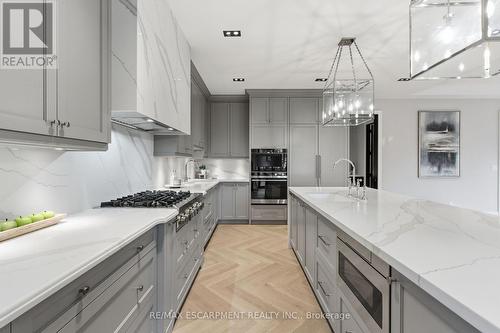 1380 Birchwood Heights Drive, Mississauga, ON - Indoor Photo Showing Kitchen With Upgraded Kitchen