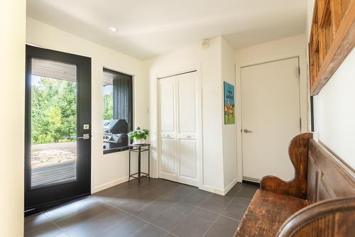 Hall d'entrée/Vestibule - 480 Ch. De La Station, La Conception, QC - Indoor Photo Showing Other Room