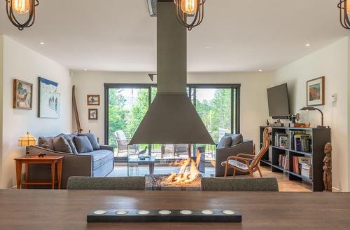 Salon - 480 Ch. De La Station, La Conception, QC - Indoor Photo Showing Living Room