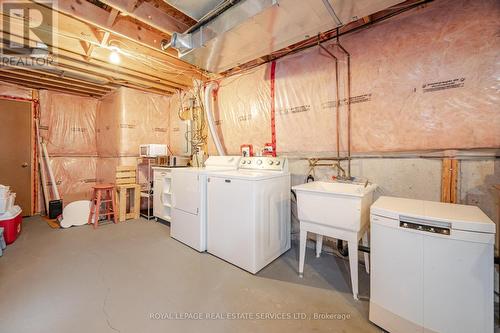 3896 Bloomington Crescent, Mississauga, ON - Indoor Photo Showing Laundry Room
