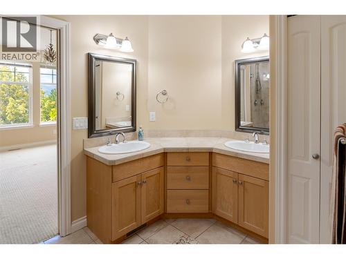 371 Mccarren Avenue, Kelowna, BC - Indoor Photo Showing Bathroom