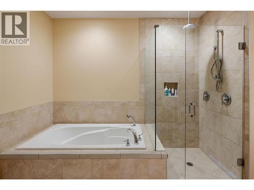 371 Mccarren Avenue, Kelowna, BC - Indoor Photo Showing Bathroom
