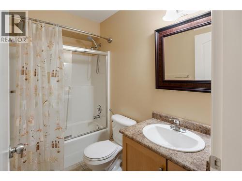 371 Mccarren Avenue, Kelowna, BC - Indoor Photo Showing Bathroom