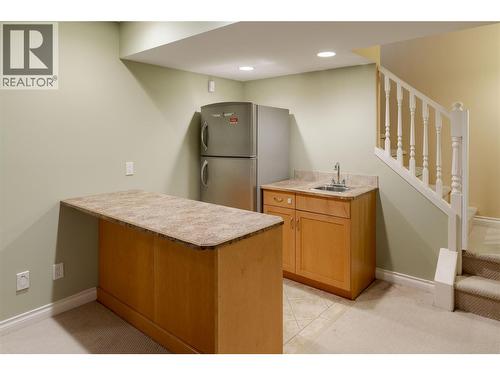 371 Mccarren Avenue, Kelowna, BC - Indoor