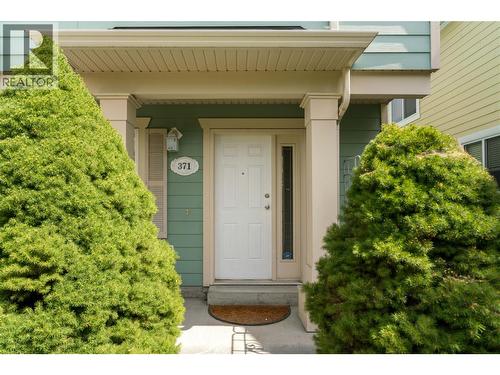 371 Mccarren Avenue, Kelowna, BC - Outdoor With Exterior