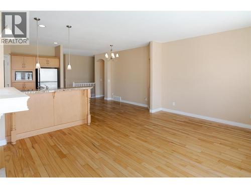 371 Mccarren Avenue, Kelowna, BC - Indoor Photo Showing Kitchen