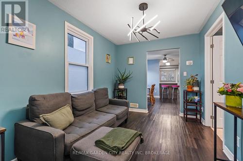 291 Alberta Street, Welland (Lincoln/Crowland), ON - Indoor Photo Showing Living Room