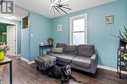 291 Alberta Street, Welland (Lincoln/Crowland), ON - Indoor Photo Showing Living Room
