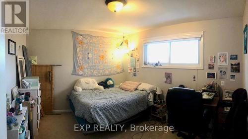 26 Ramsey Crescent, Hamilton, ON - Indoor Photo Showing Bedroom
