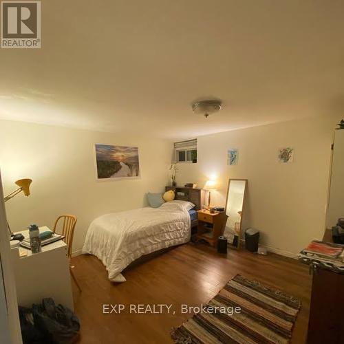 26 Ramsey Crescent, Hamilton, ON - Indoor Photo Showing Bedroom