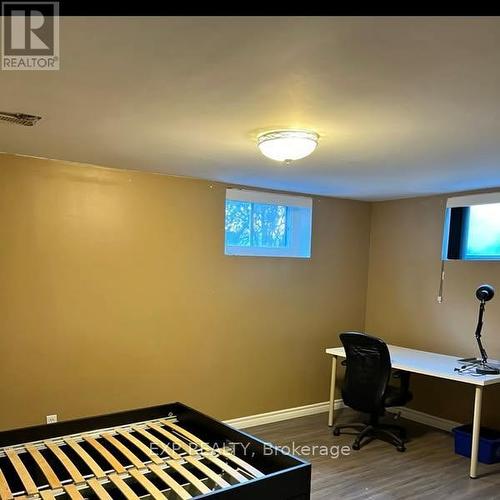 26 Ramsey Crescent, Hamilton, ON - Indoor Photo Showing Bedroom