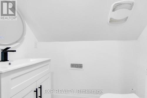 64 Lancaster Street E, Kitchener, ON -  Photo Showing Bathroom