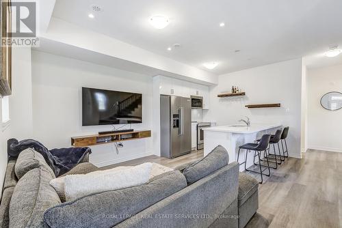 14 - 305 Garner Road W, Hamilton, ON - Indoor Photo Showing Living Room