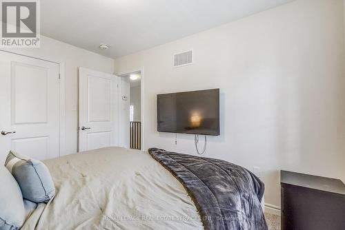 14 - 305 Garner Road W, Hamilton, ON - Indoor Photo Showing Bedroom