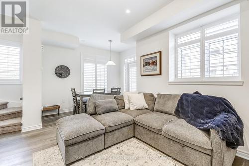 14 - 305 Garner Road W, Hamilton, ON - Indoor Photo Showing Living Room
