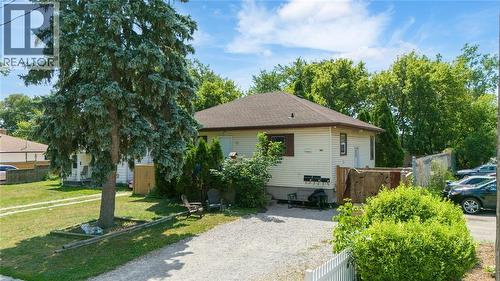 863 DEVINE STREET  Sarnia, ON N7T 1X3