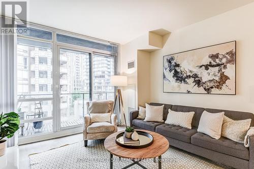 619 - 825 Church Street, Toronto, ON - Indoor Photo Showing Living Room