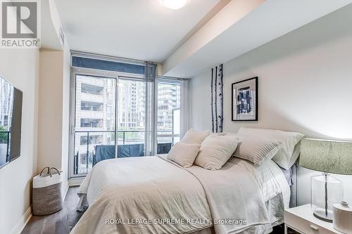 619 - 825 Church Street, Toronto, ON - Indoor Photo Showing Bedroom