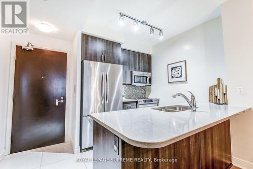 619 - 825 Church Street, Toronto, ON - Indoor Photo Showing Kitchen With Double Sink With Upgraded Kitchen