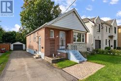 121 YARDLEY AVENUE  Toronto, ON M4B 2B3