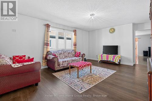 928 Hannah Avenue S, North Perth (Listowel), ON - Indoor Photo Showing Living Room