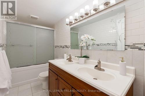 149 - 1247 Huron Street, London East (East A), ON - Indoor Photo Showing Bathroom