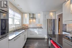 Quartz counters, SS appliances - 