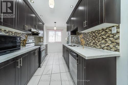 11 Juliette Square, Brampton, ON - Indoor Photo Showing Kitchen With Double Sink With Upgraded Kitchen