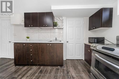 11 Juliette Square, Brampton, ON - Indoor Photo Showing Kitchen