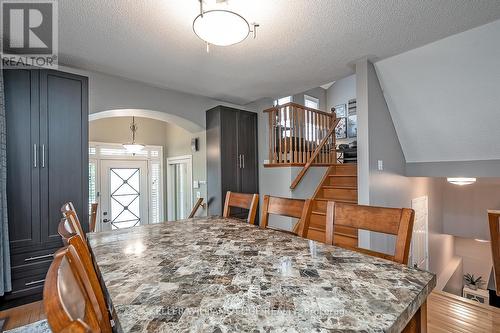 5586 Churchill Meadows Boulevard, Mississauga, ON - Indoor Photo Showing Dining Room
