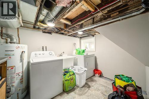 404 Russell Street, Sarnia, ON - Indoor Photo Showing Laundry Room