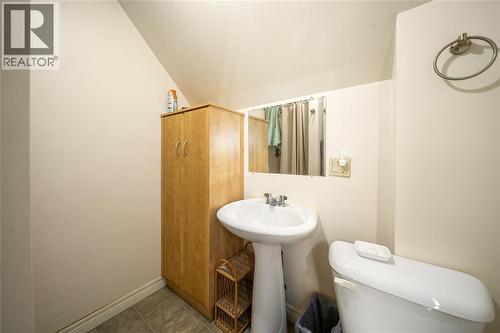 404 Russell Street, Sarnia, ON - Indoor Photo Showing Bathroom