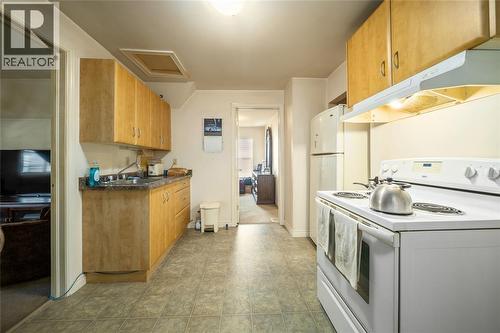 404 Russell Street, Sarnia, ON - Indoor Photo Showing Kitchen With Double Sink