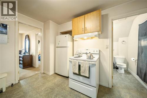 404 Russell Street, Sarnia, ON - Indoor Photo Showing Kitchen