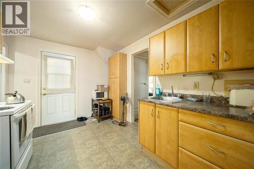 404 Russell Street, Sarnia, ON - Indoor Photo Showing Kitchen