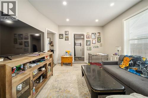 404 Russell Street, Sarnia, ON - Indoor